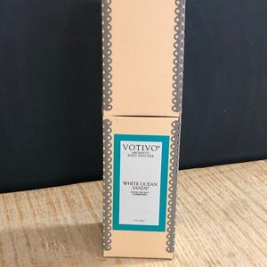 Votivo Reed Diffuser in White Clean Sands Scent